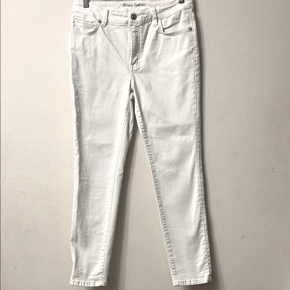 Tommy Bahama White Skinny Jeans with Sleek Design 331